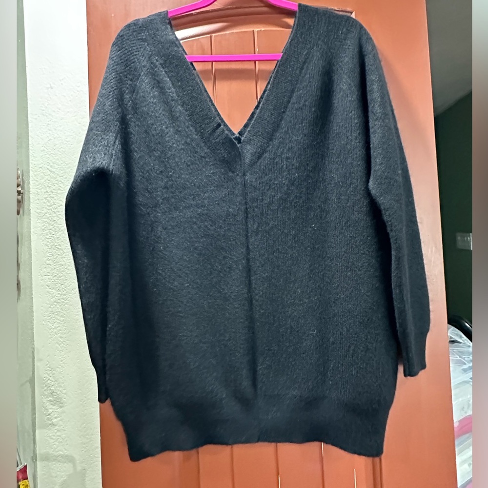 Minnie Rose  black V-Neck Sweater💯 cashmere .